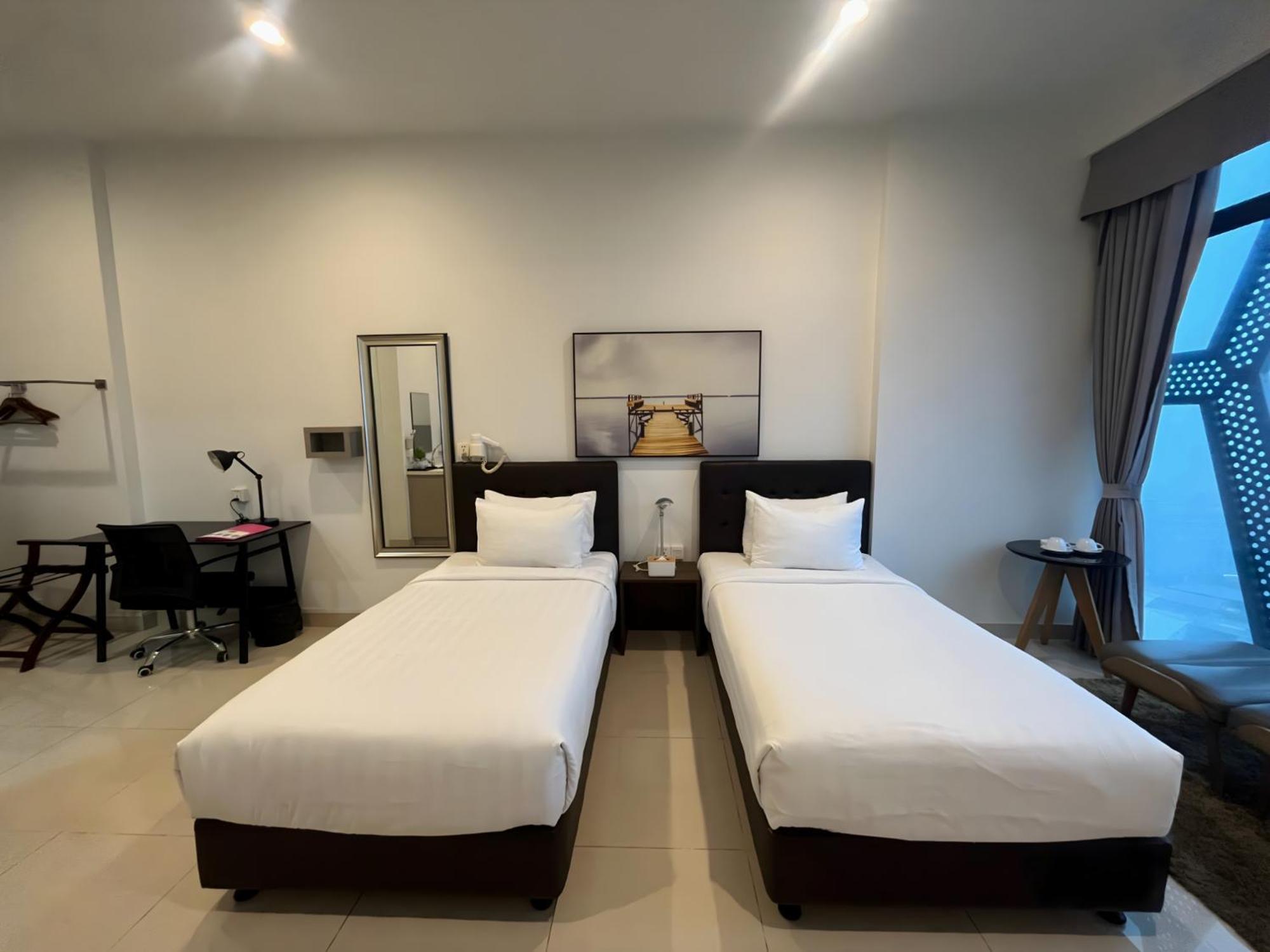 The Bridge Club Otel Phnom Penh Dış mekan fotoğraf