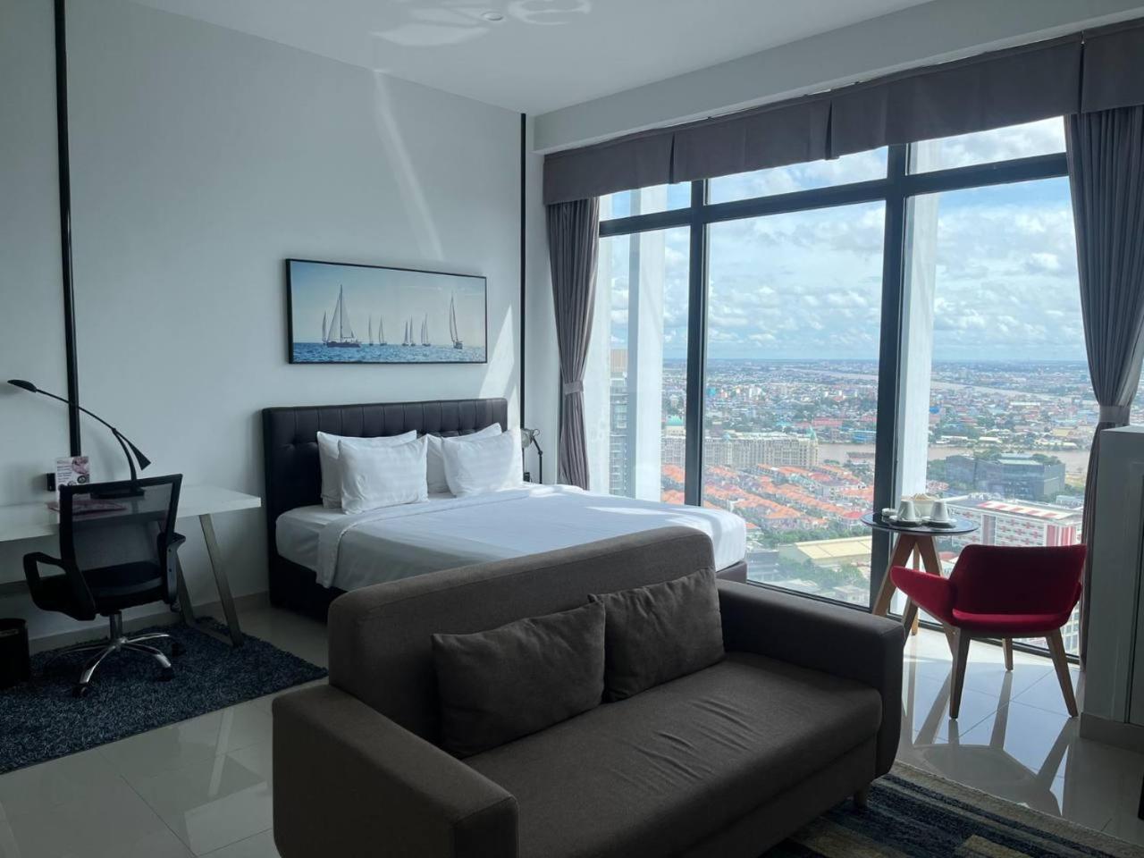 The Bridge Club Otel Phnom Penh Dış mekan fotoğraf