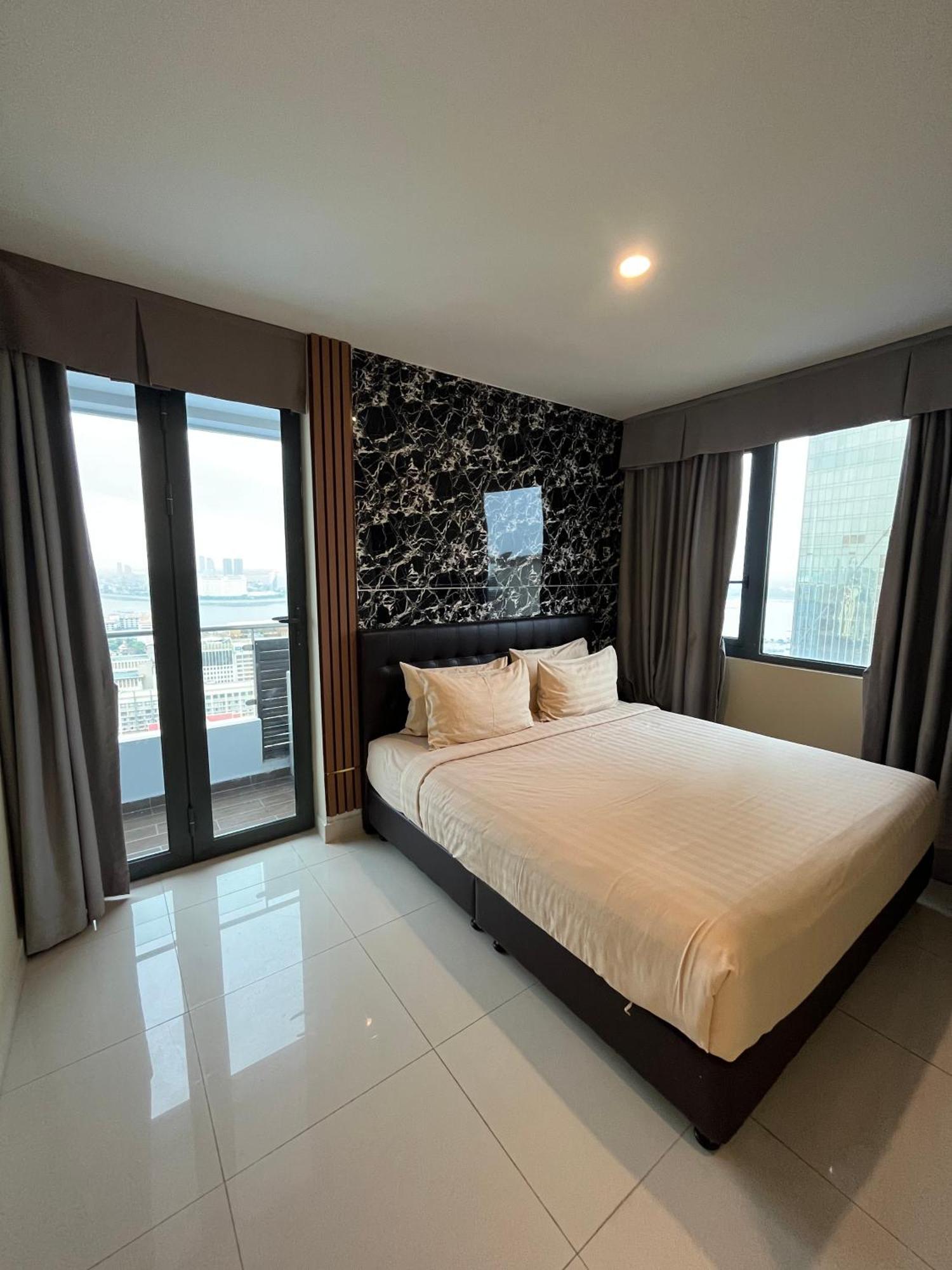 The Bridge Club Otel Phnom Penh Dış mekan fotoğraf