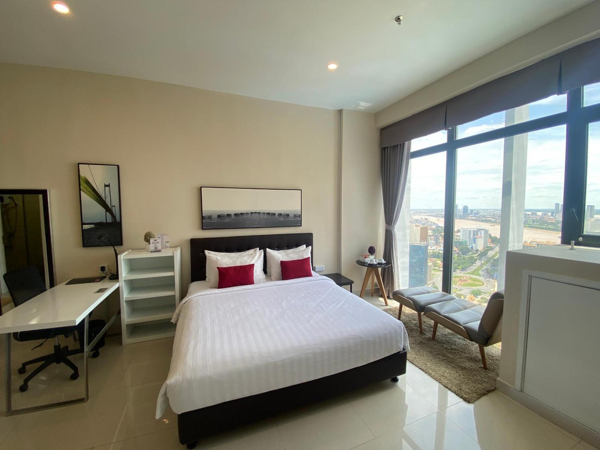 The Bridge Club Otel Phnom Penh Dış mekan fotoğraf