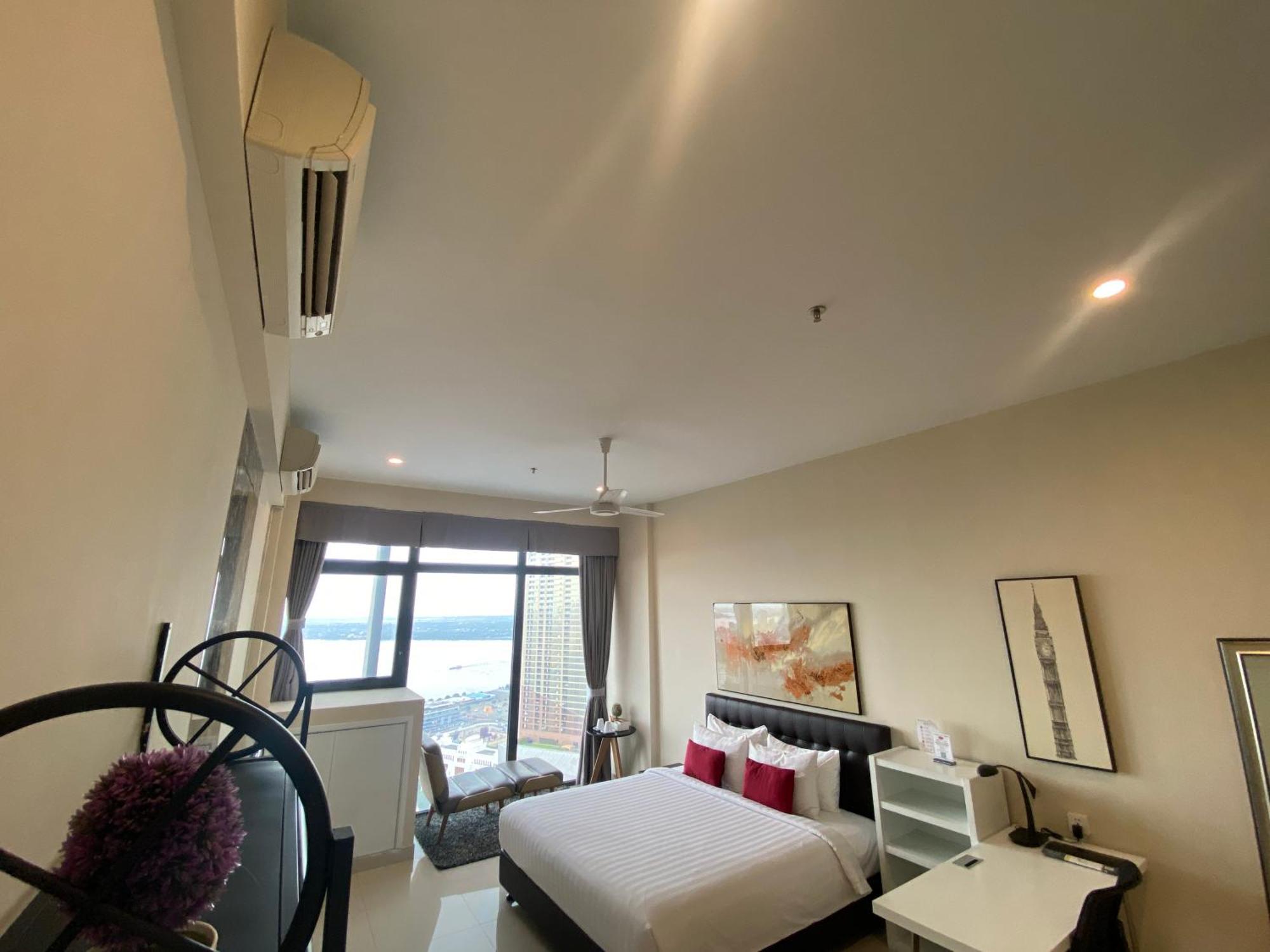 The Bridge Club Otel Phnom Penh Dış mekan fotoğraf