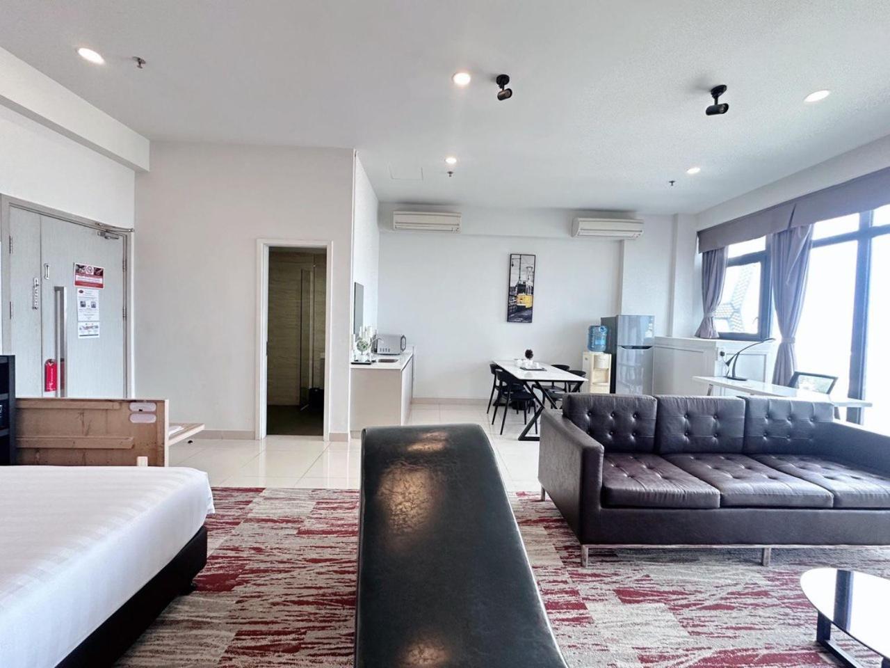The Bridge Club Otel Phnom Penh Dış mekan fotoğraf