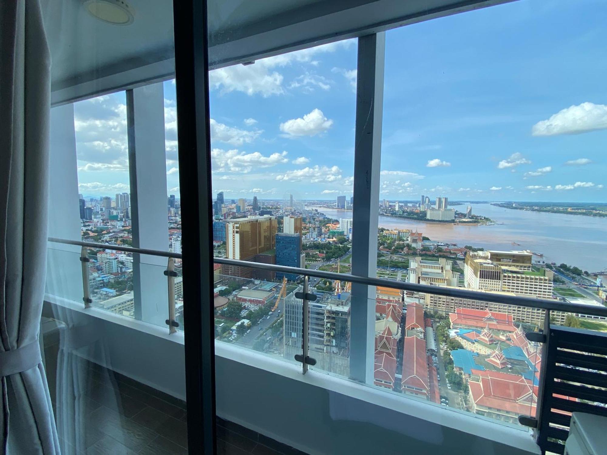 The Bridge Club Otel Phnom Penh Dış mekan fotoğraf