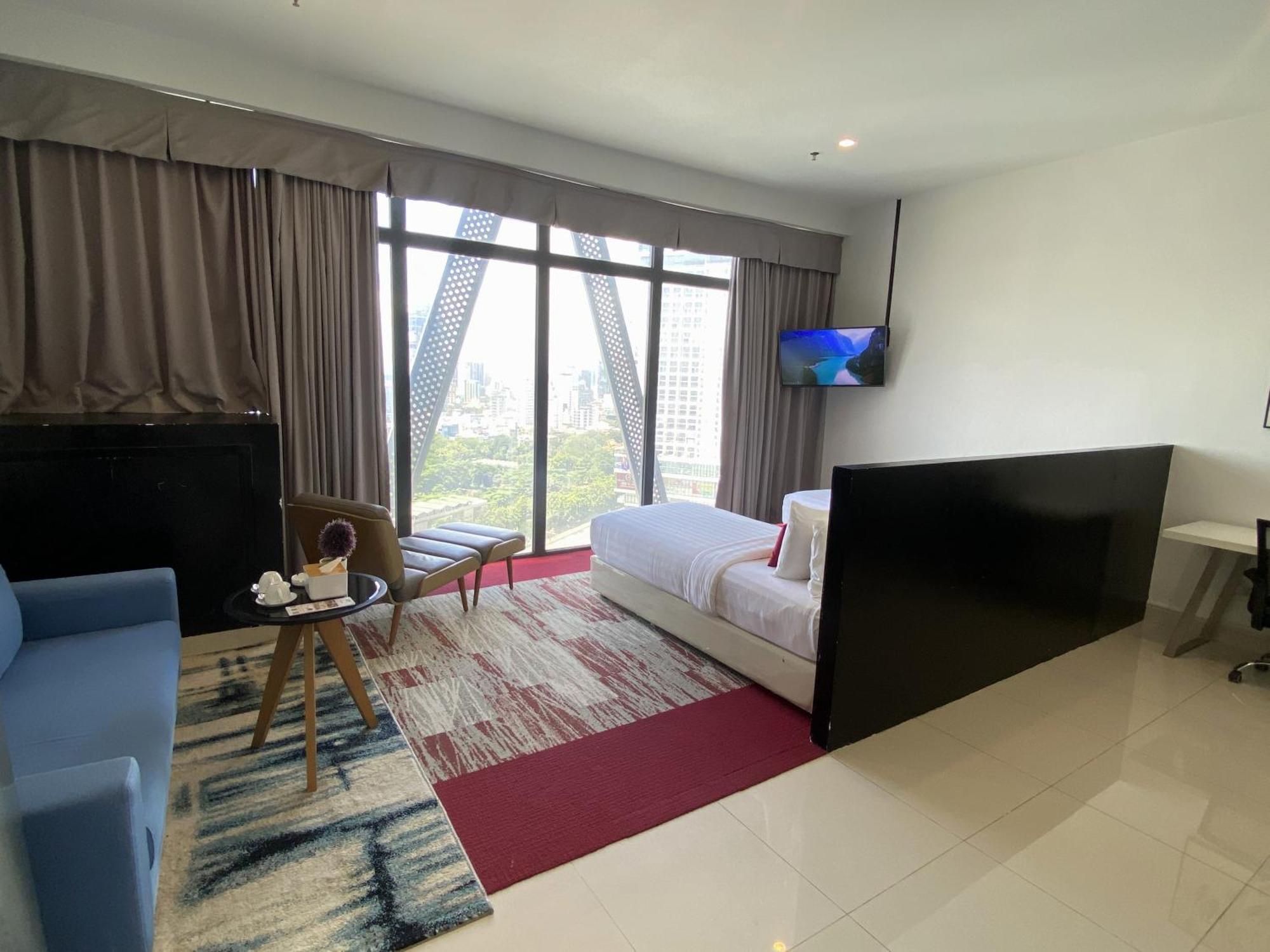 The Bridge Club Otel Phnom Penh Dış mekan fotoğraf