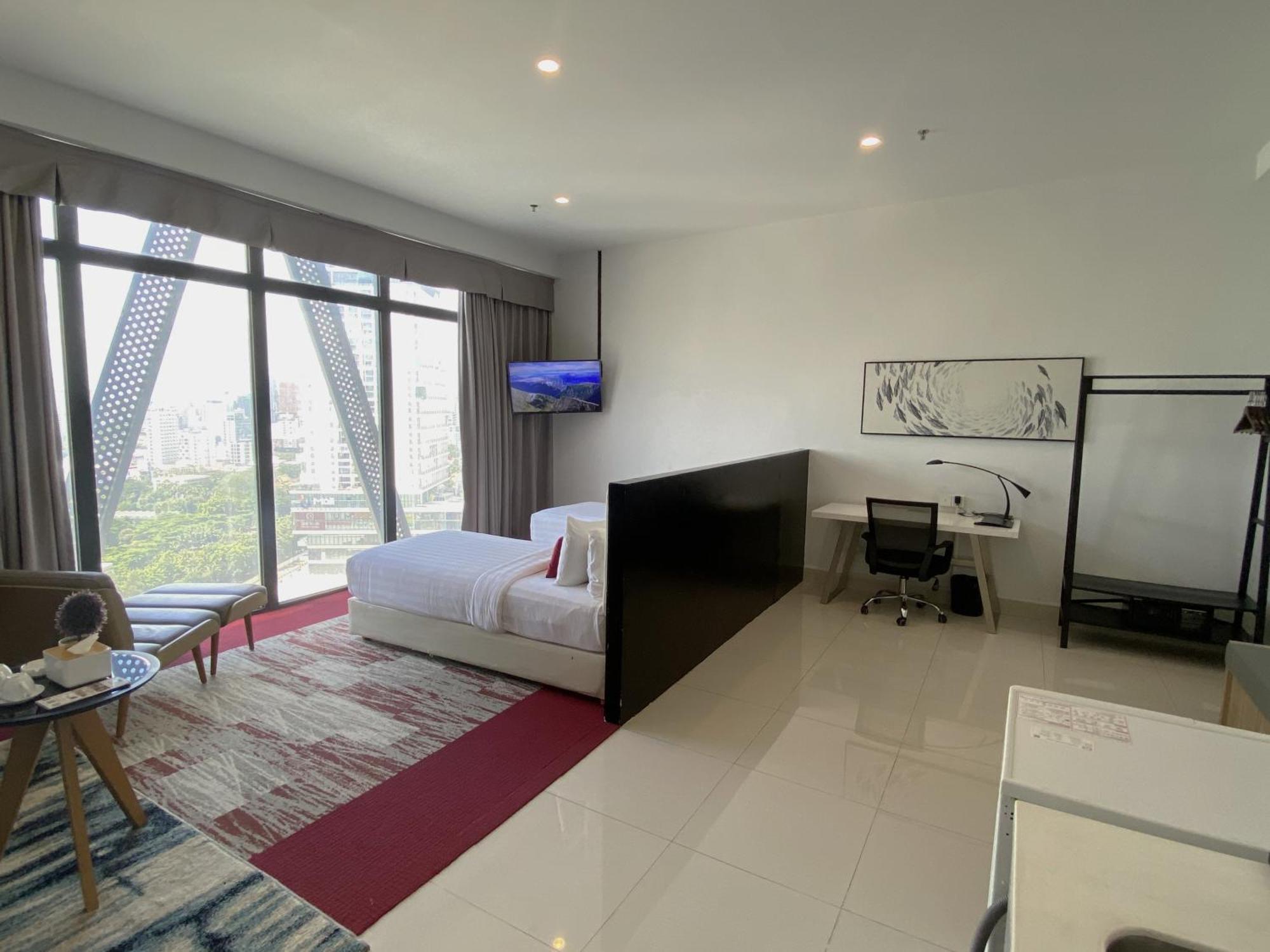 The Bridge Club Otel Phnom Penh Dış mekan fotoğraf